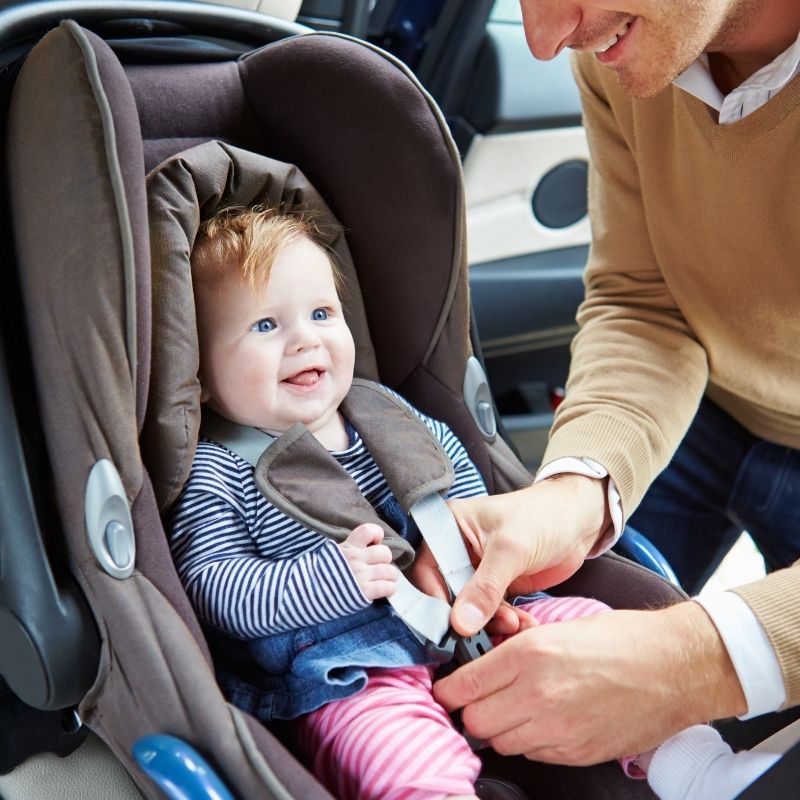 Qual é a MELHOR MANEIRA DE TRANSPORTAR BEBÊ NA CADEIRINHA