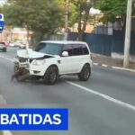 Cabo de guincho rompe e carro de luxo é solto desgovernado no meio da rua em Carapicuíba, SP