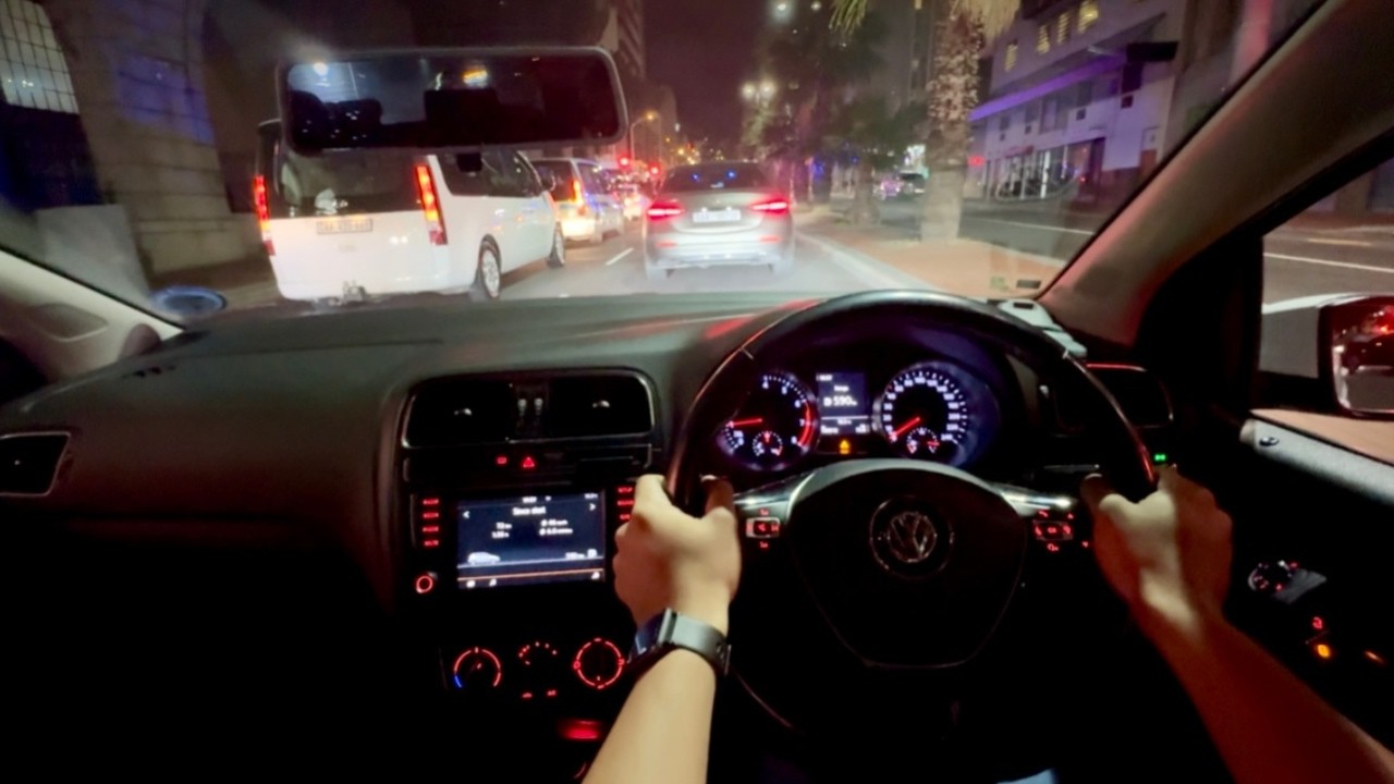 POV: Você está dirigindo um Polo VW durante a noite 11 Volkswagen Polo