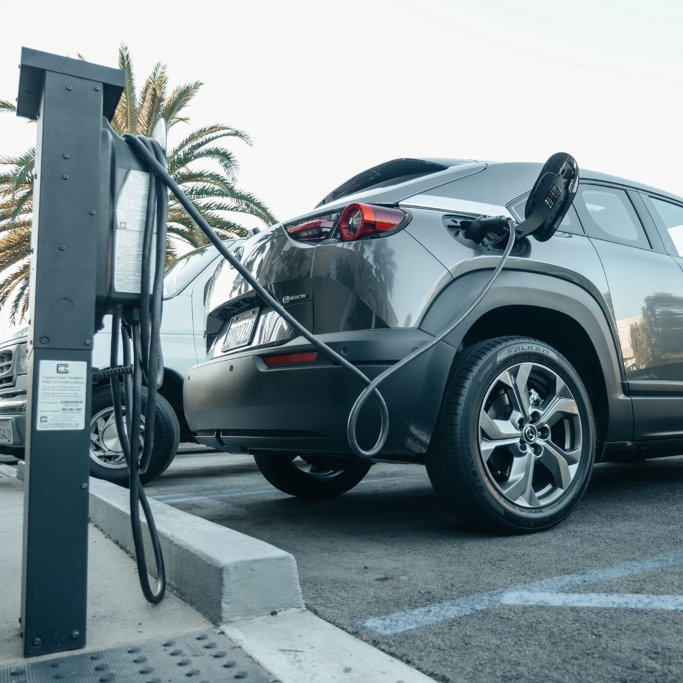O que fazer com a bateria de carros elétricos no fim da vida útil? O Guia Definitivo da Reciclagem Sustentável